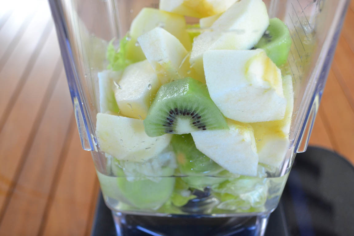 003B-Batido-verde-con-manzana-y-kiwi_Simple-Blending