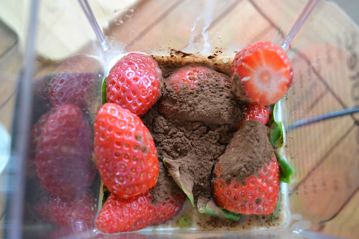 010B-Smoothie-choco-fresa_Simple-Blending