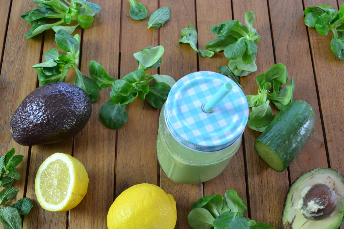 014A-Smoothie-verde-bajo-en-carbohidratos_Simple-Blending