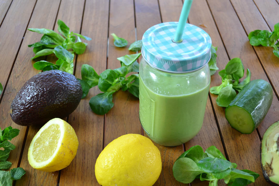 014B-Smoothie-verde-bajo-en-carbohidratos_Simple-Blending