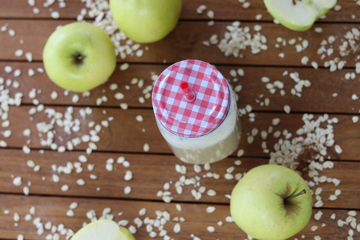 021A-Smoothie-con-avena-para-el-desayuno_Simple-Blending