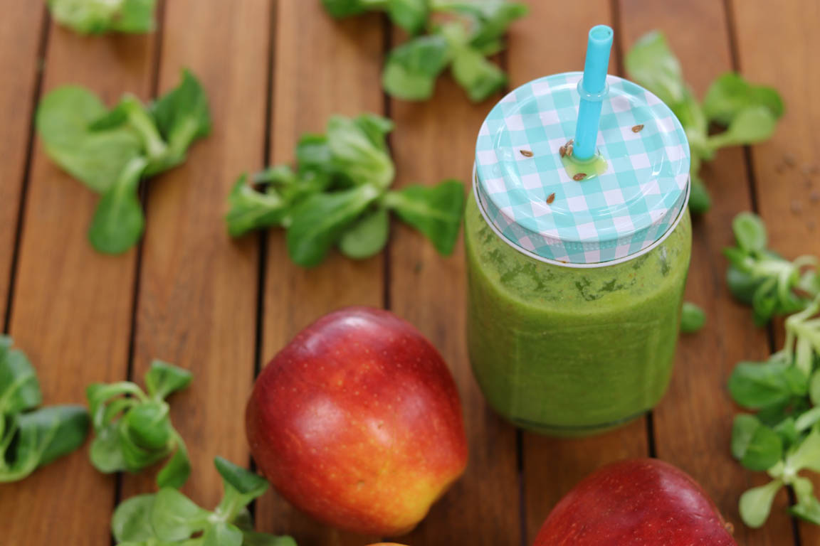 049A-Smoothie-verde-para-ayudar-a-controlar-el-colesterol_Simple-Blending