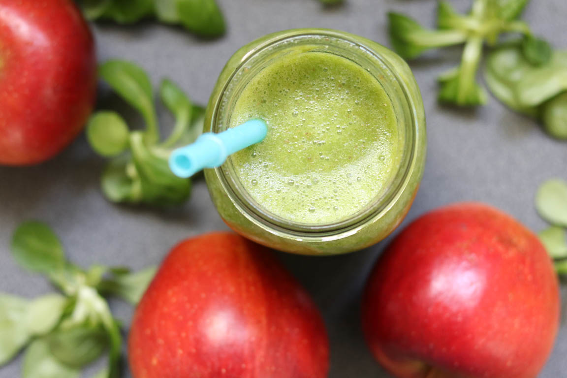 049B-Smoothie-verde-para-ayudar-a-controlar-el-colesterol_Simple-Blending