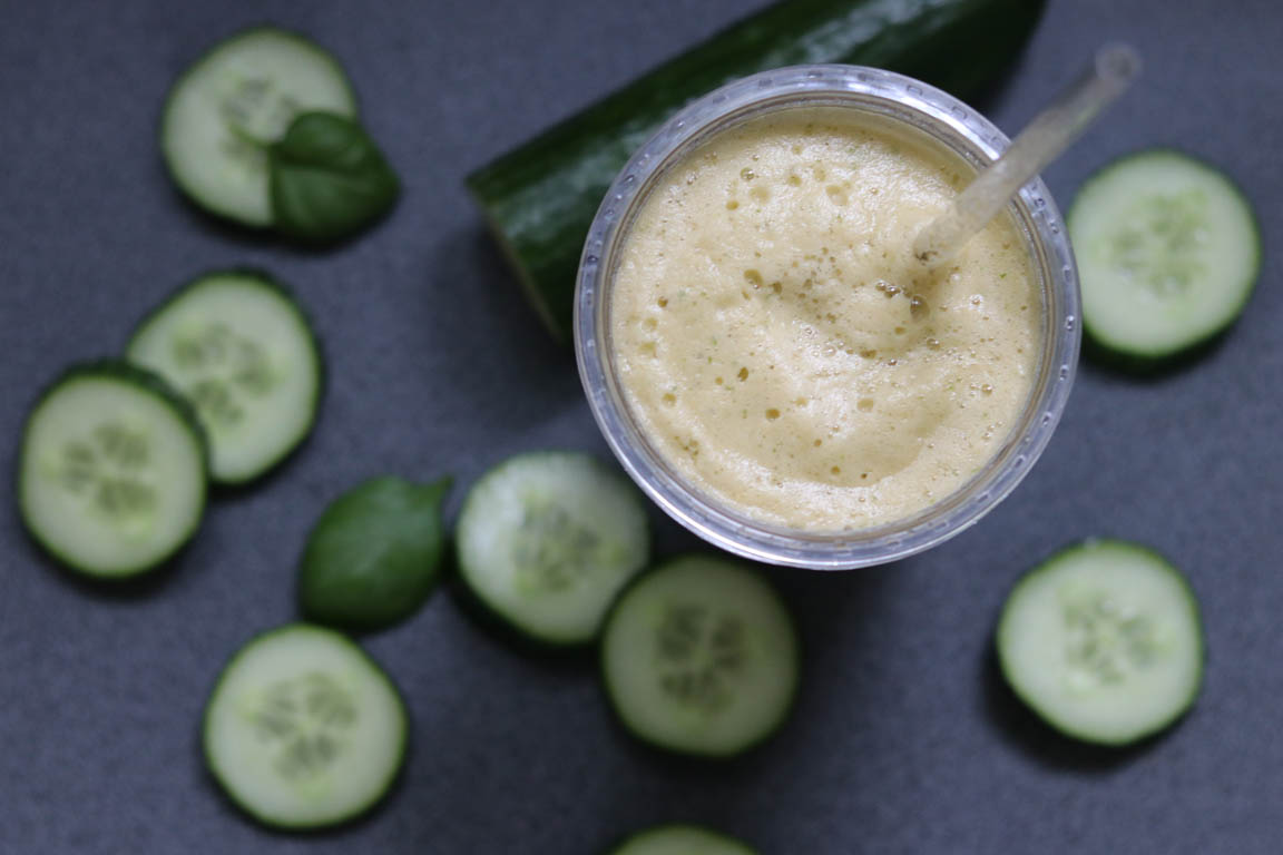 081A-Smoothie-diuretico-de-melon,-albahaca-y-pepino_Simple-Blending