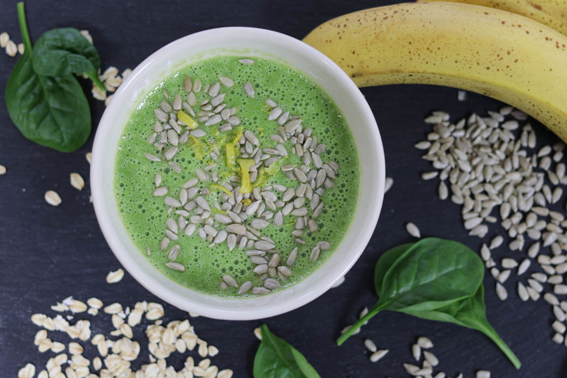 084A-Smoothie-bowl-verde-con-avena_Simple-Blending