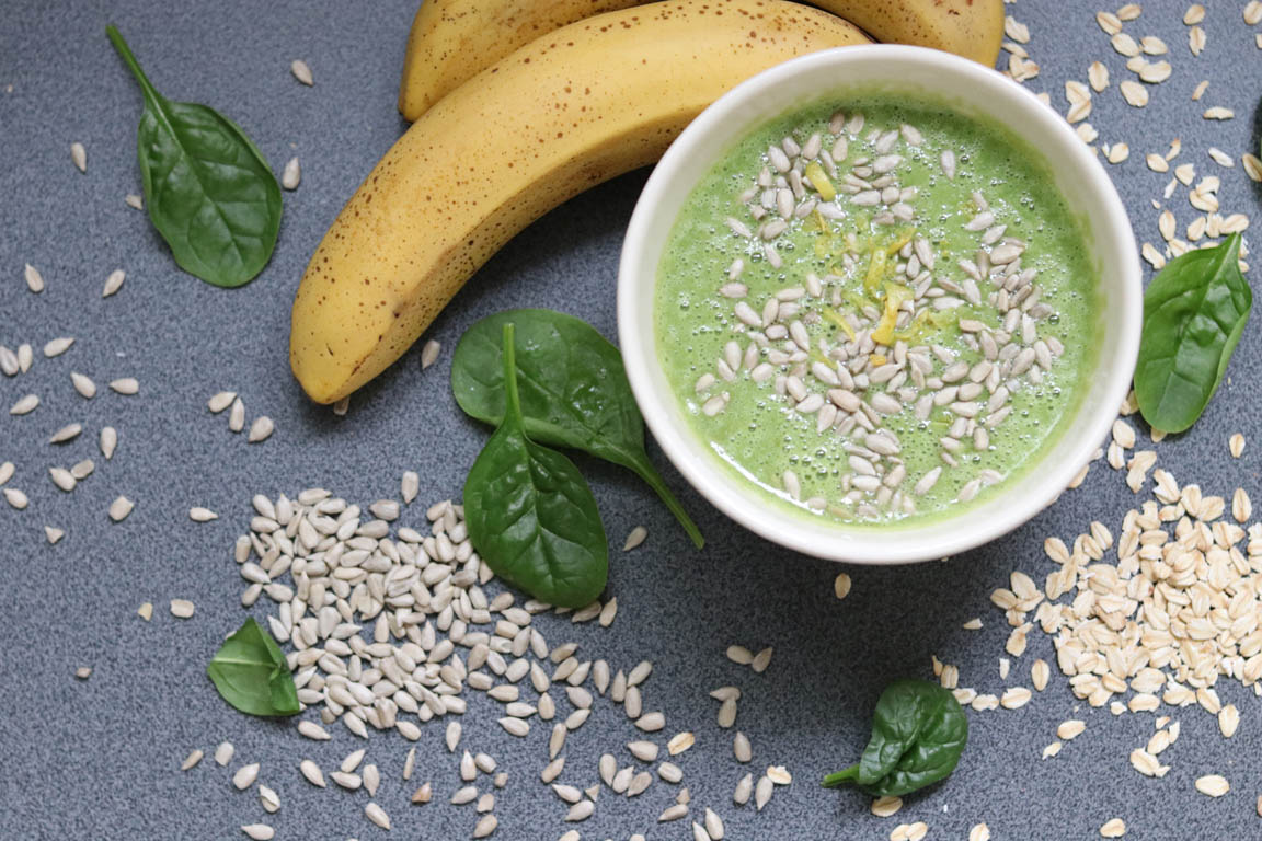 084B-Smoothie-bowl-verde-con-avena_Simple-Blending
