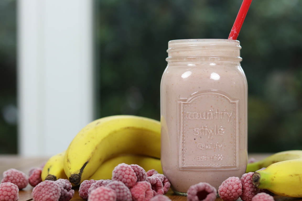 096B-Smoothie-de-frambuesa-alto-en-proteina-para-el-desayuno_Simple-Blending