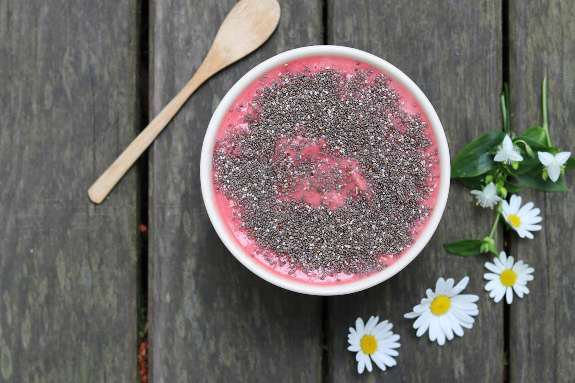 104B-Smoothie-bowl-vegano-de-remolacha_Simple-Blending