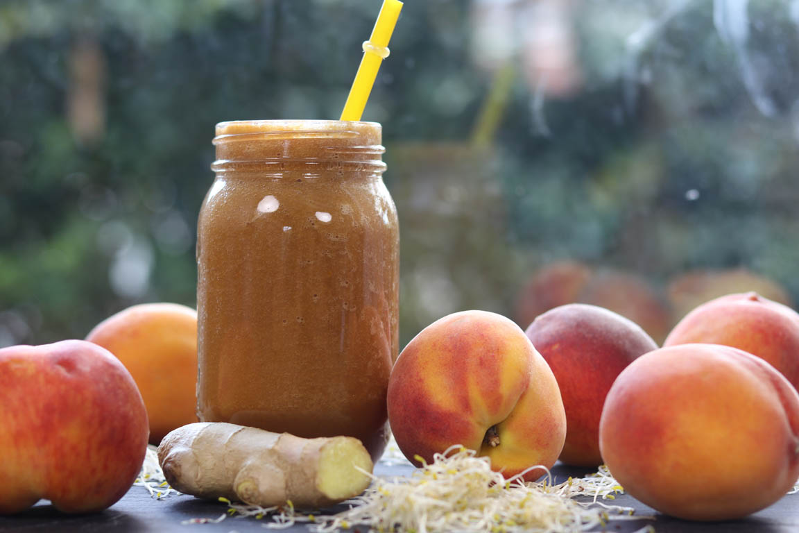 116A-Smoothie-verde-antioxidante-de-melocoton-con-germinado-de-alfalfa_Simple-Blending