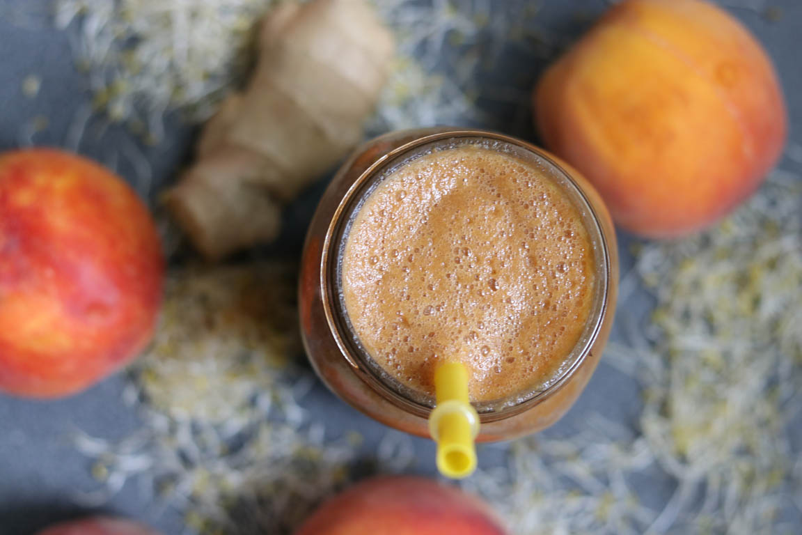 116B-Smoothie-verde-antioxidante-de-melocoton-con-germinado-de-alfalfa_Simple-Blending