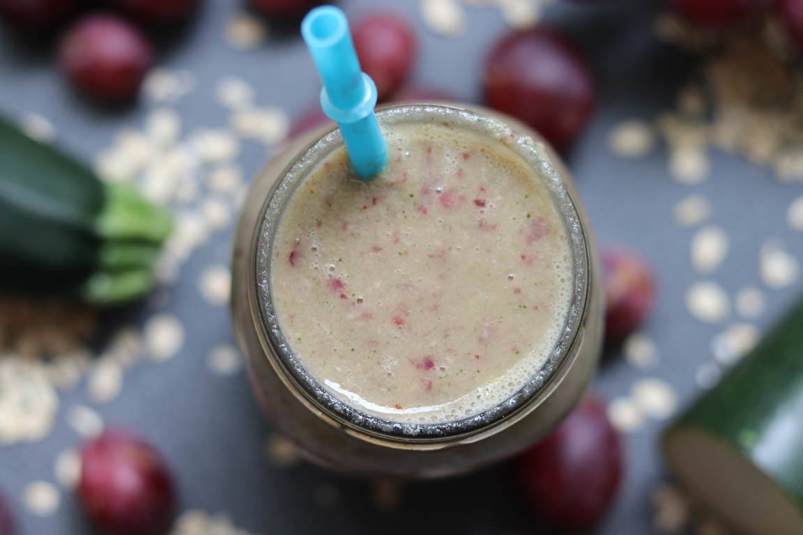 131B-Smoothie-verde-hidratante,-antioxidante-y-alto-en-fibra-de-uva-y-calabacin_Simple-Blending