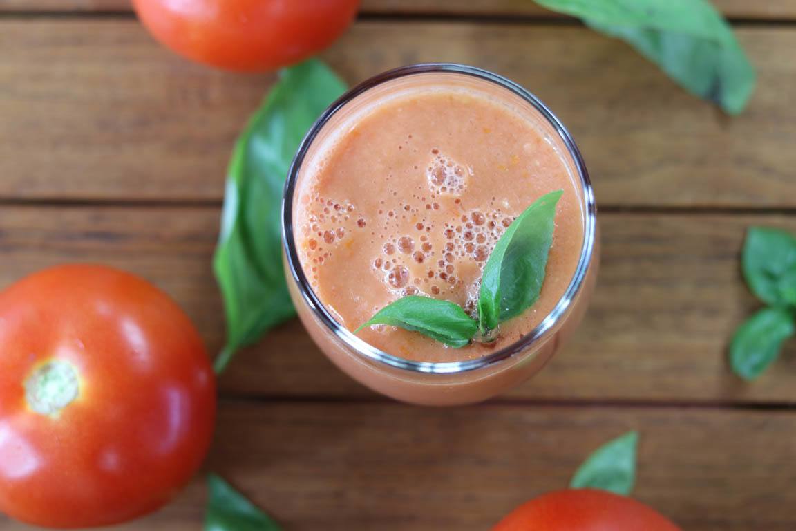 137A-Sopa-fria-antioxidante-de-tomate-y-albahaca_Simple-Blending