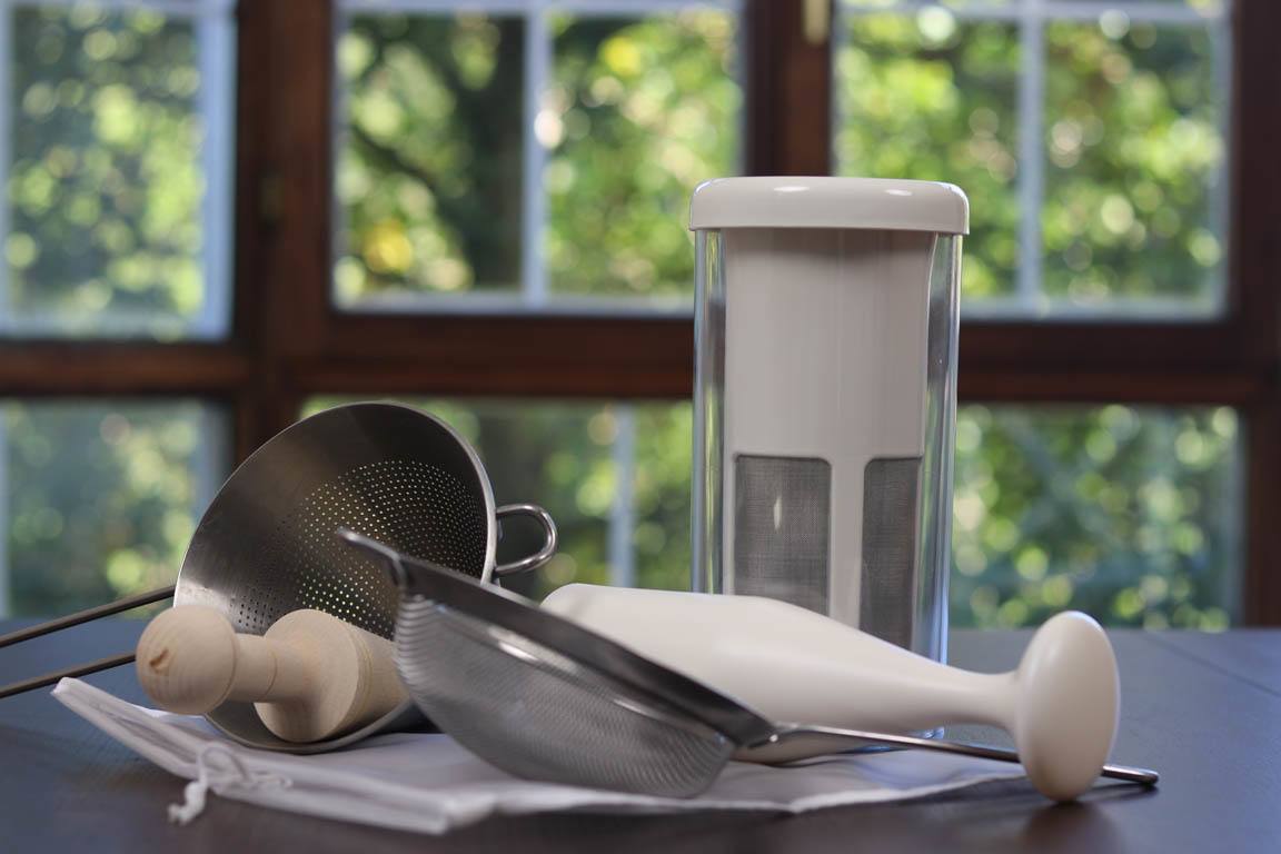 173A-4-utensilios-para-filtrar-las-bebidas-vegetales_Simple-Blending