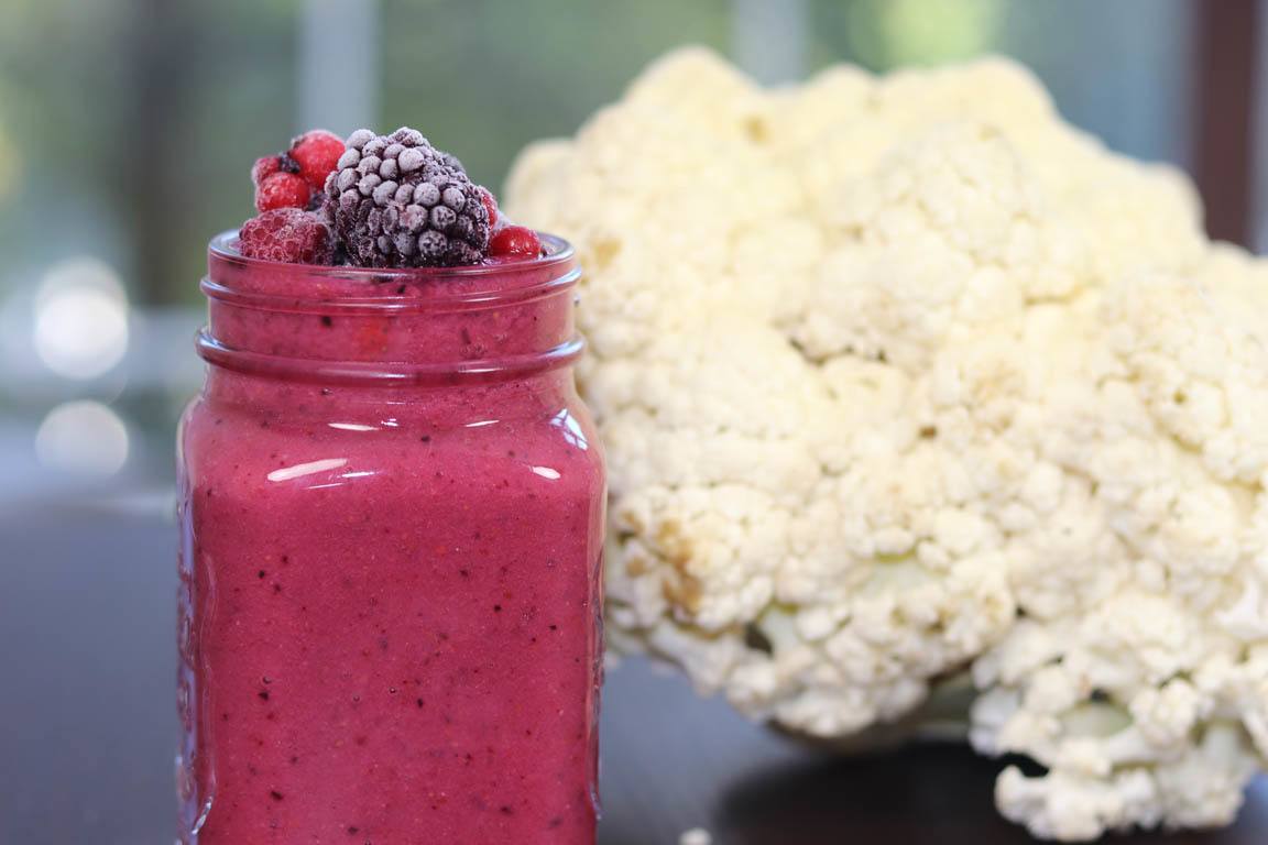 191B-Smoothie-antioxidante-de-coliflor-y-frutos-rojos_Simple-Blending