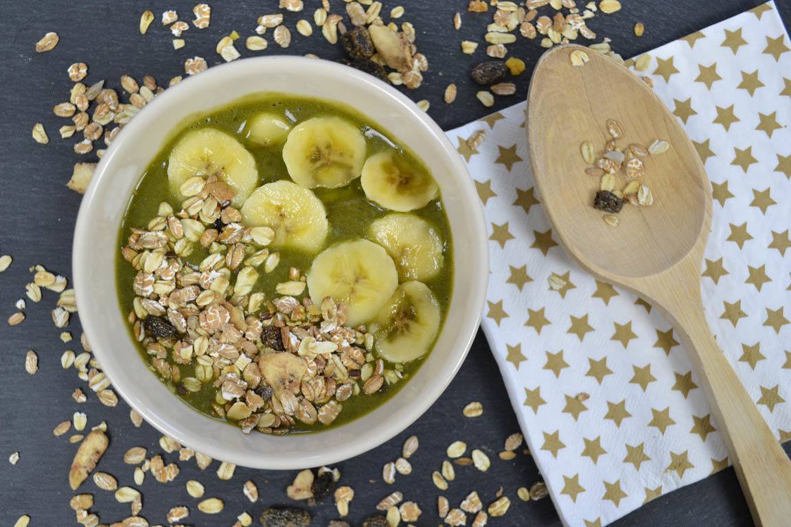 201A-Smoothie-bowl-verde-de-fresa-y-platano_Simple-Blending