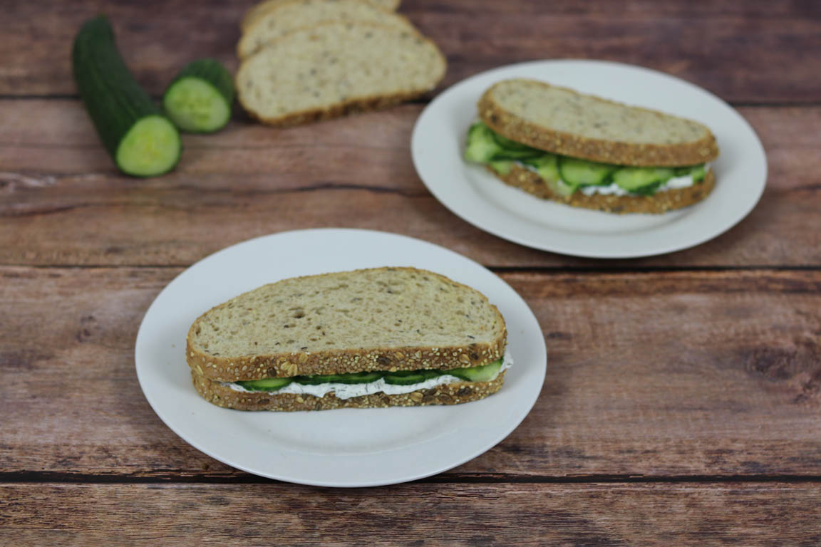 476A-Sandwich-ingles-de-pepino-y-labneh_Simple-Blending