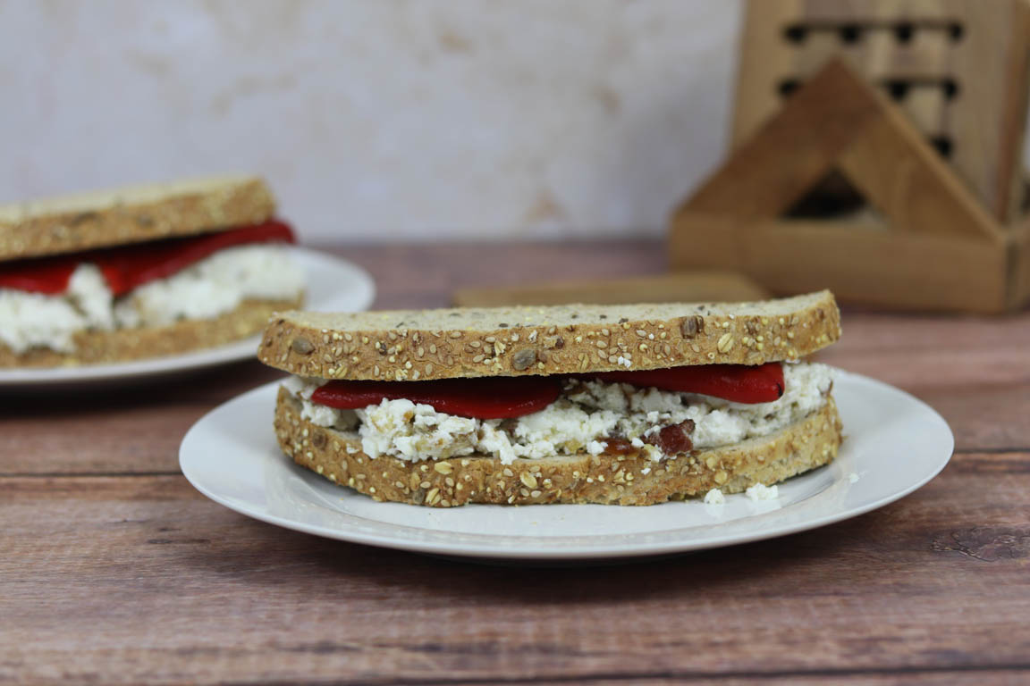 504B-Sandwich-de-piquillo-y-queso-fresco_Simple-Blending