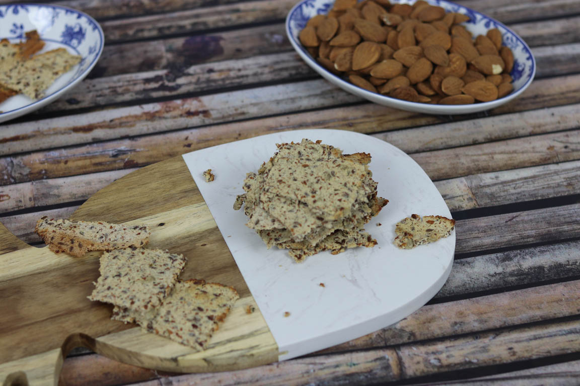 512B-Crackers-de-almendra-y-sesamo_Simple-Blending