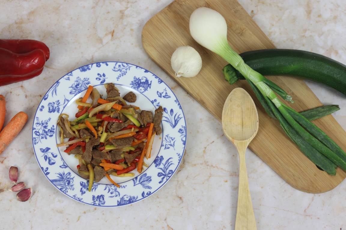 574B-Carne-con-verduras-estilo-oriental_Simple-Blending