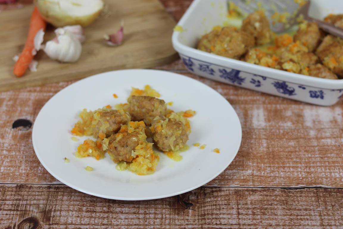 0610B-Albondigas-de-pollo-y-pavo-con-salsa-de-cebolla_Simple-Blending