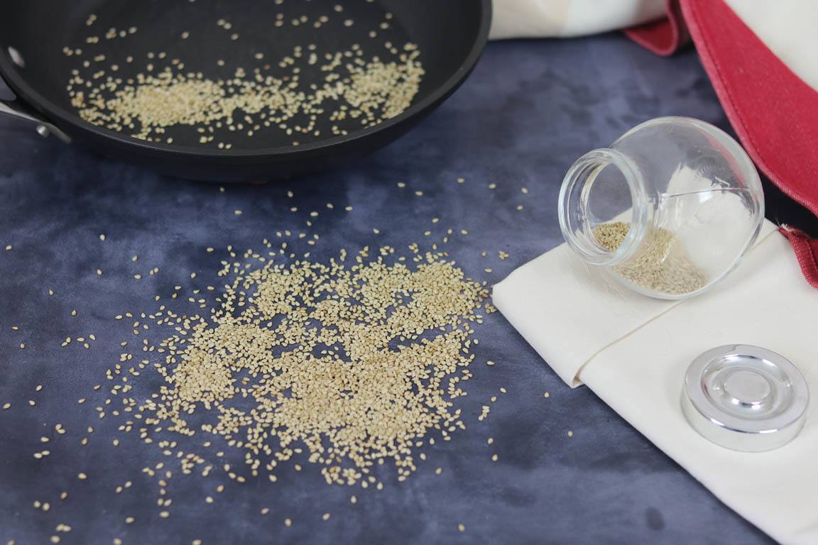 0679A-Como-tostar-las-semillas-de-sesamo-en-casa_Simple-Blending