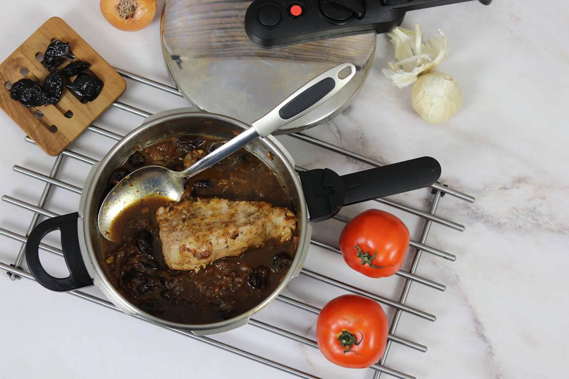 0726A-Solomillo-de-cerdo-estofado-con-ciruelas_Simple-Blending