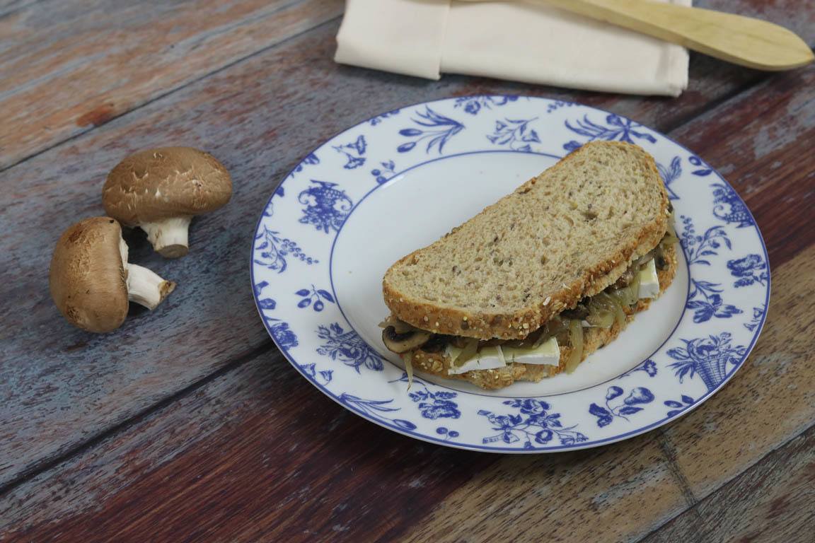 527B-Sandwich-de-cebolla-caramelizada_Simple-Blending