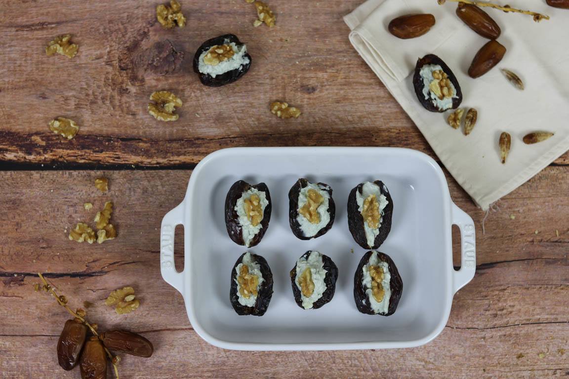 0730A-Datiles-rellenos-de-crema-de-queso-azul_Simple-Blending