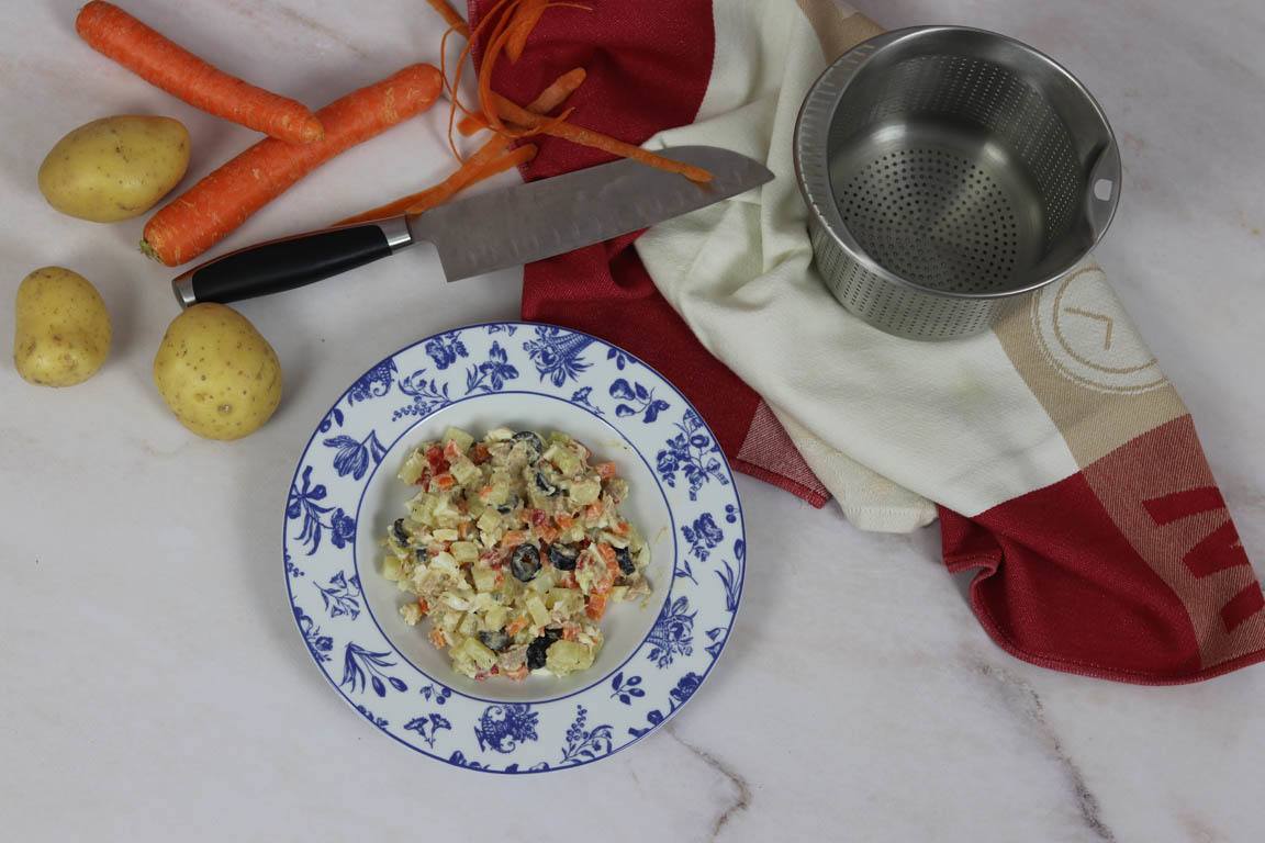 0755B-Ensaladilla-con-salsa-de-yogur-al-eneldo_Simple-Blending