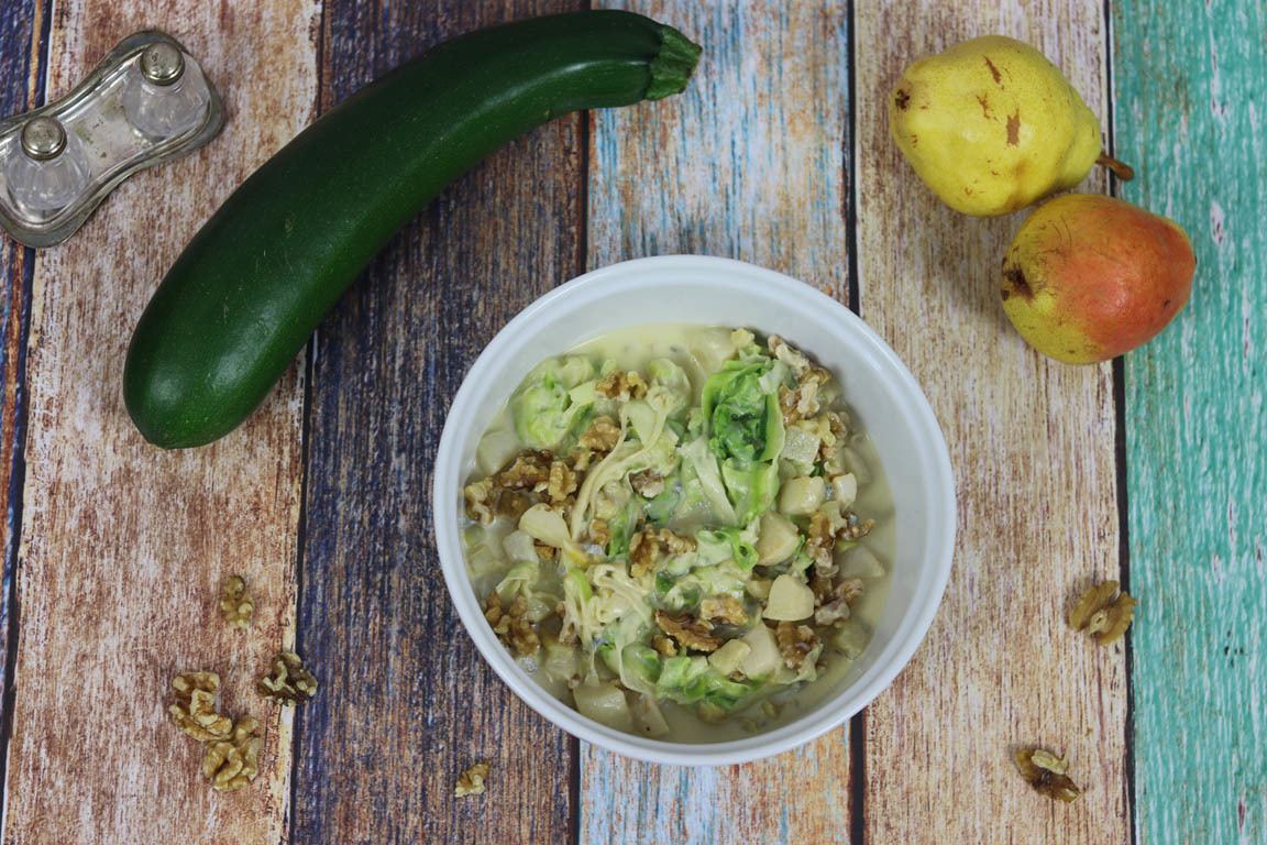 0780B-Espaguetis-de-calabacin-con-gorgonzola-pera-y-nueces_Simple-Blending