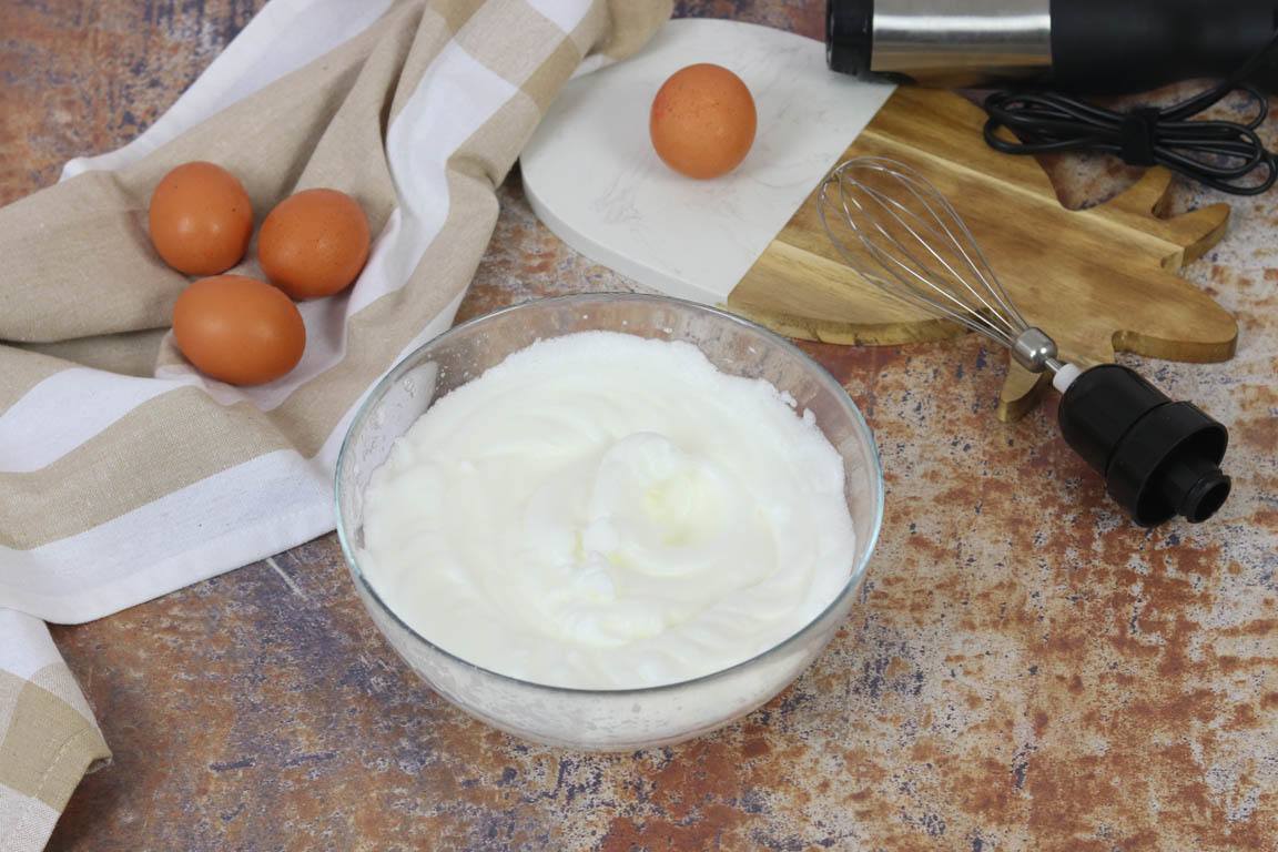 0919A-Como-montar-claras-a-punto-de-nieve-con-batidora_Simple-Blending