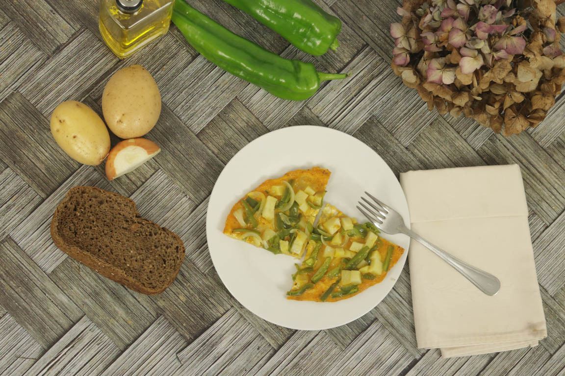 1038B-Frittata-de-patata-pimientos-y-cebolla_Simple-Blending