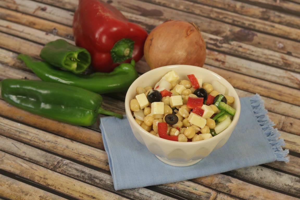 1058A-Ensalada-de-garbanzos-con-queso_Simple-Blending