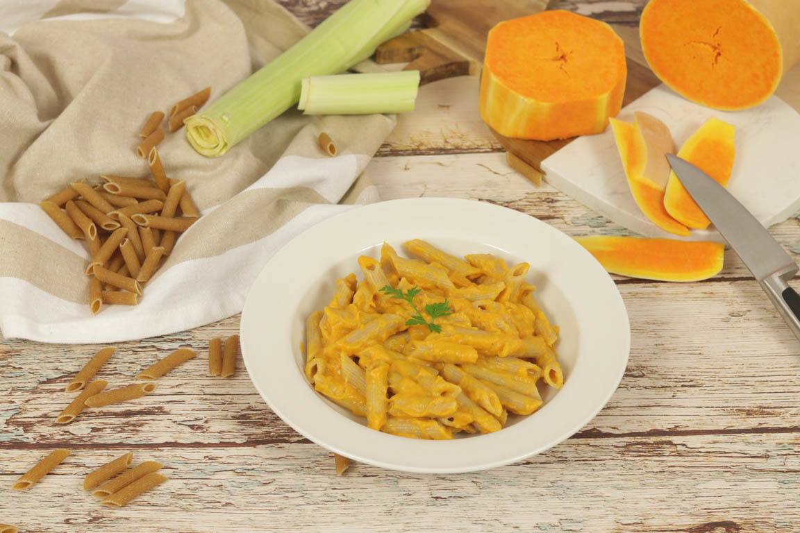 1061A-Macarrones-integrales-con-crema-de-calabaza_Simple-Blending