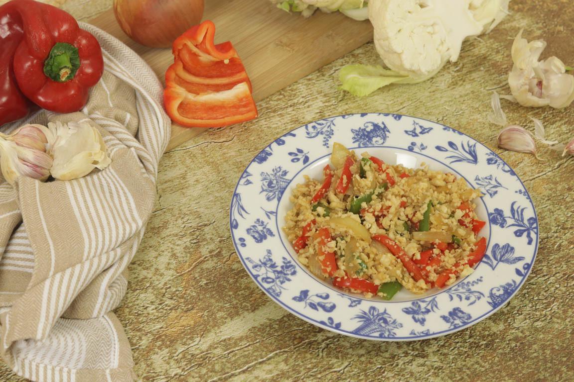 1066A-Wok-de-arroz-frito-de-coliflor_Simple-Blending