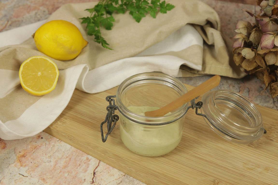 1068A-Salsa-tahini-de-ajo-con-limon_Simple-Blending