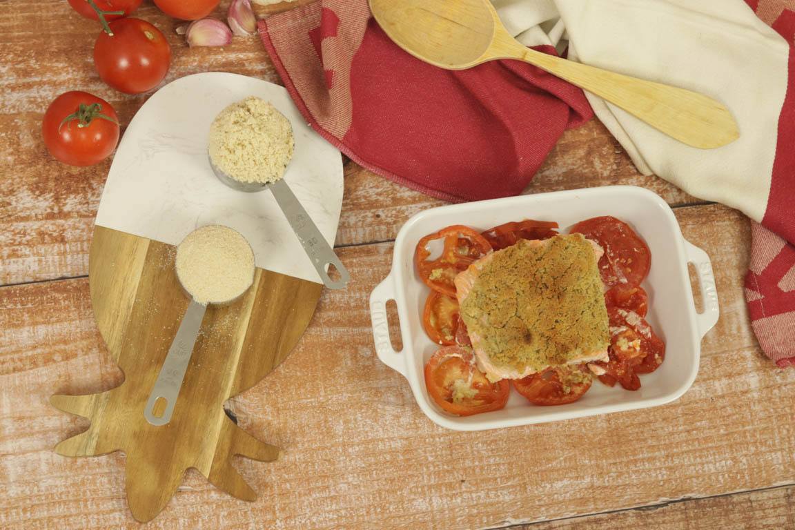1086A-Salmon-con-costra-y-tomate-asado_Simple-Blending
