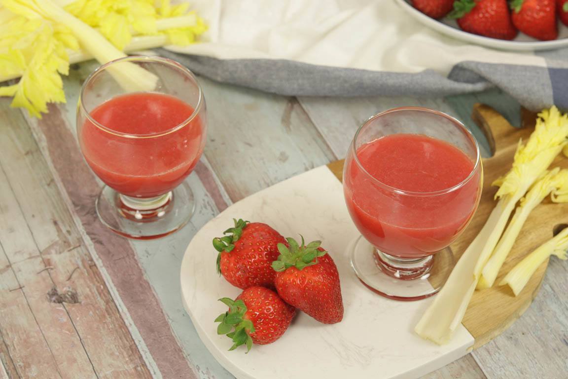 1131B-Jugo-de-apio-con-fresas_Simple-Blending
