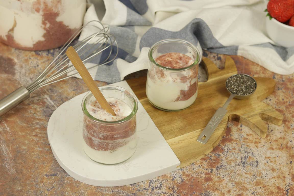 1133A-Yogur-con-mermelada-cruda-de-fresas_Simple-Blending