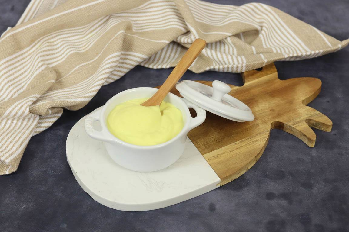 1180B-Mayonesa-de-yogur-con-curcuma_Simple-Blending