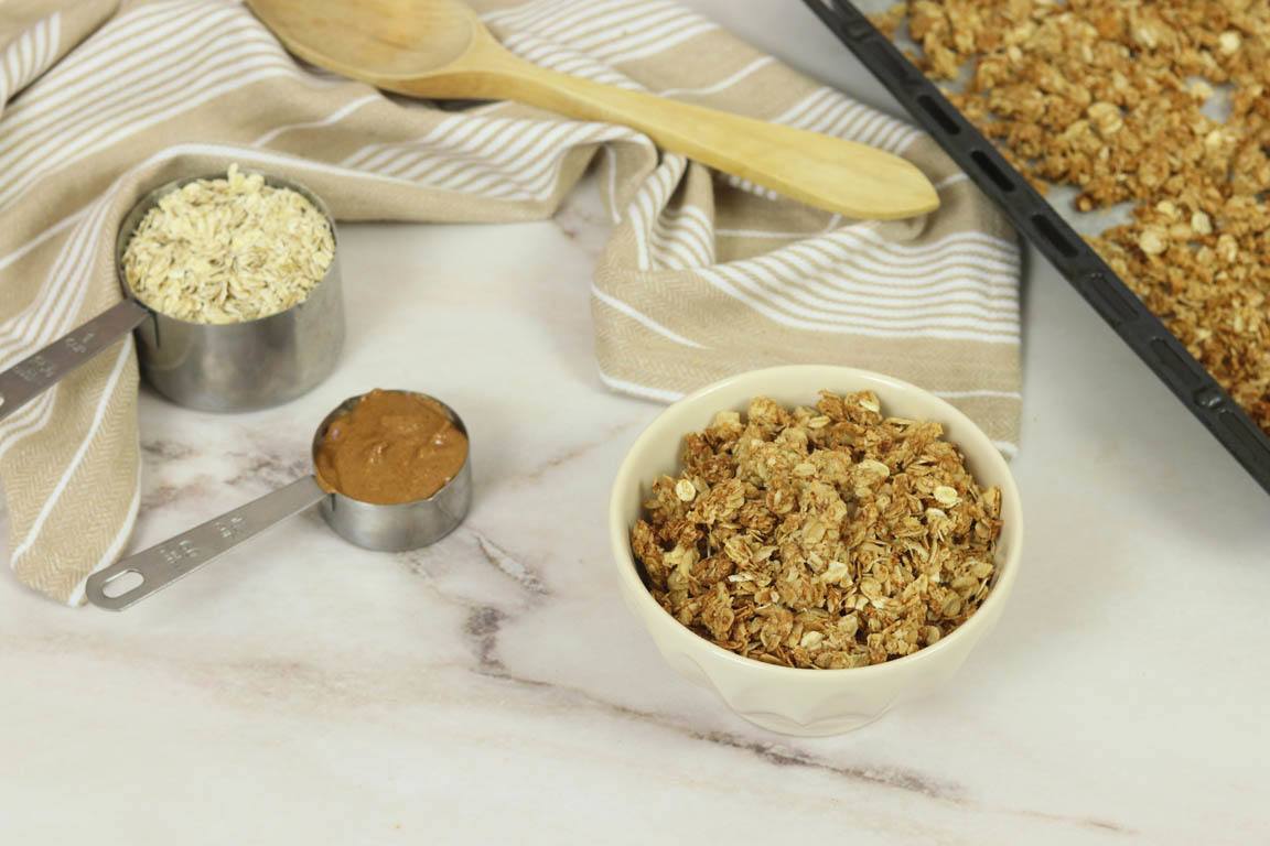 1191A-Granola-con-mantequilla-de-cacahuete_Simple-Blending