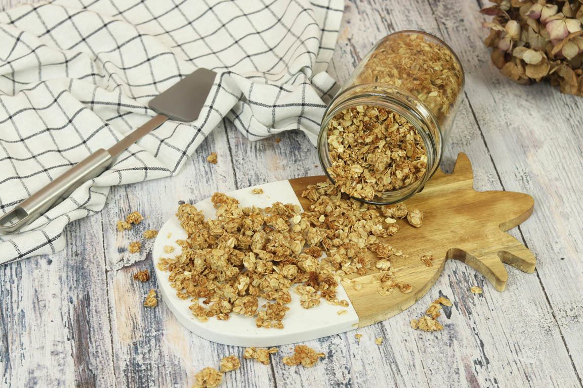 1191B-Granola-con-mantequilla-de-cacahuete_Simple-Blending