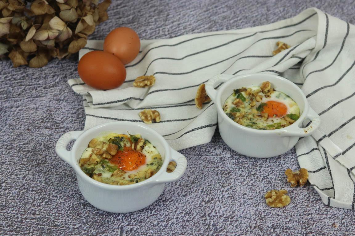 1200A-Huevos-en-cocotte-con-queso-y-nueces_Simple-Blending