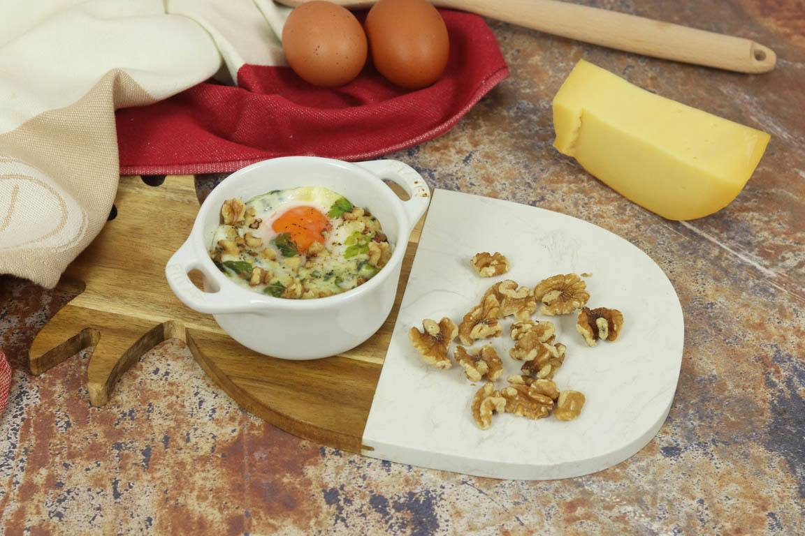 1200B-Huevos-en-cocotte-con-queso-y-nueces_Simple-Blending