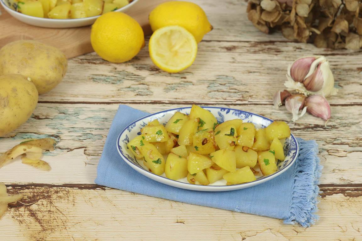 1233B-Patatas-salteadas-con-ajo-y-limon_Simple-Blending