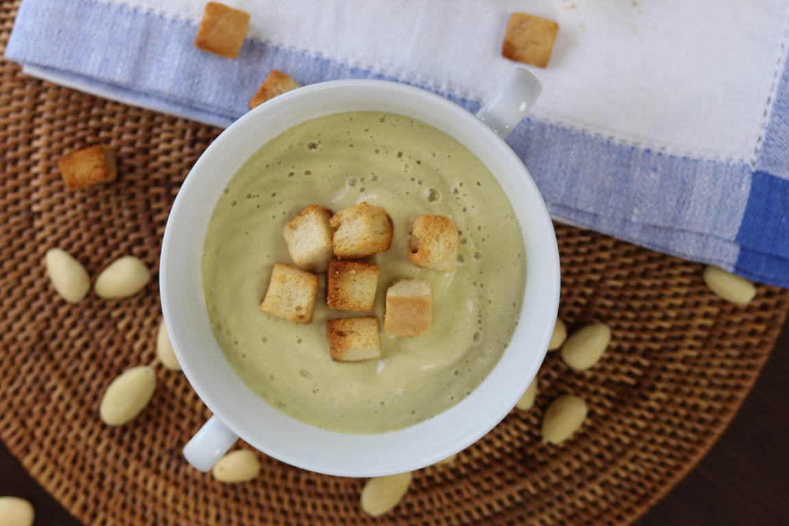 270B-Ajoblanco-de-mango_Simple-Blending