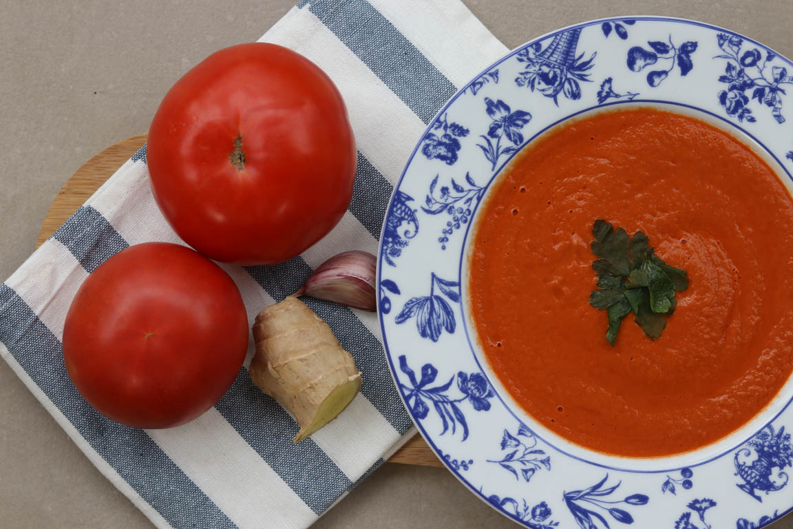 283B-Crema-caliente-de-tomate-y-jengibre_Simple-Blending