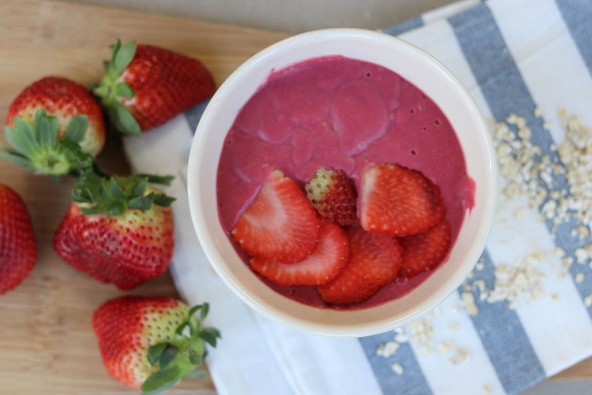 301B-Smoothie-bowl-de-fresa-y-coco_Simple-Blending