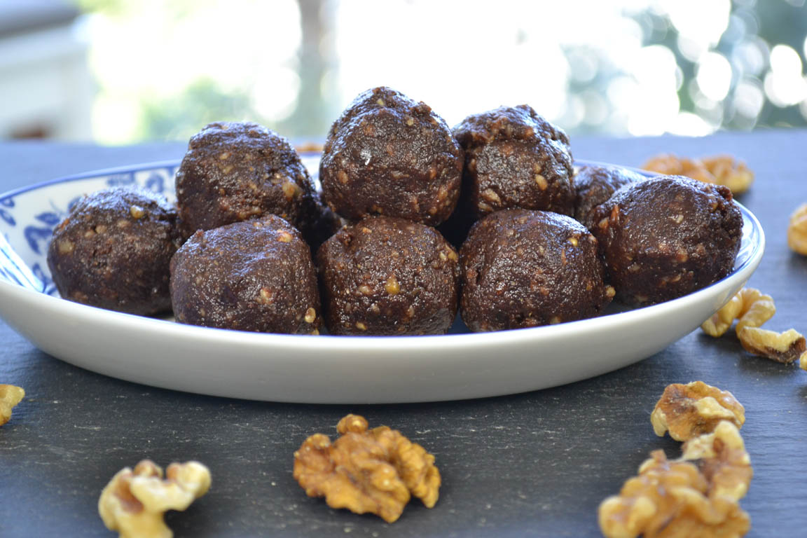 302A-Bolitas-energeticas-de-cacao-y-nueces_Simple-Blending