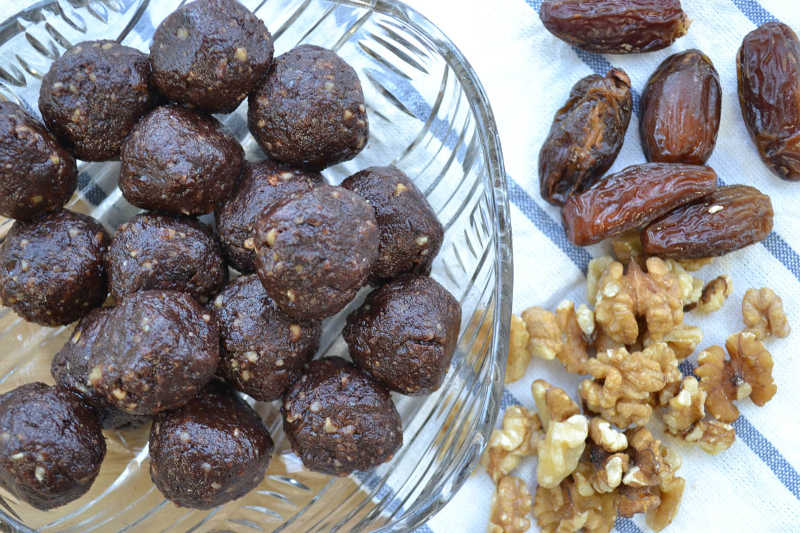 302B-Bolitas-energeticas-de-cacao-y-nueces_Simple-Blending